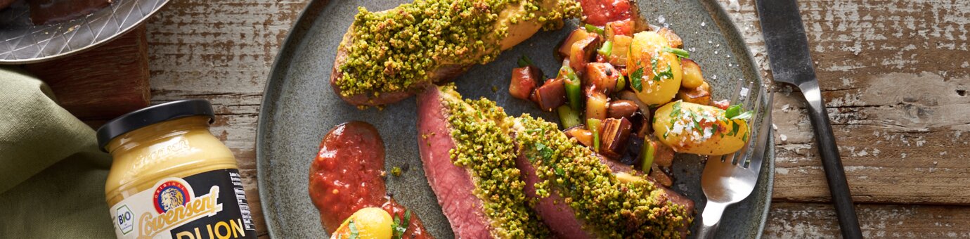 Lammlachs mit Pistazien-Senfkruste auf Auberginengemüse und Zitronen-Kartoffeln mit Löwensenf Bio Dijon Senf