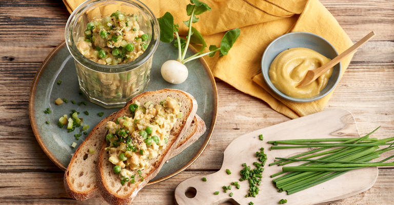 Löwensenf Veganer Eiersalat mit Kichererbsen und Dijonsenf