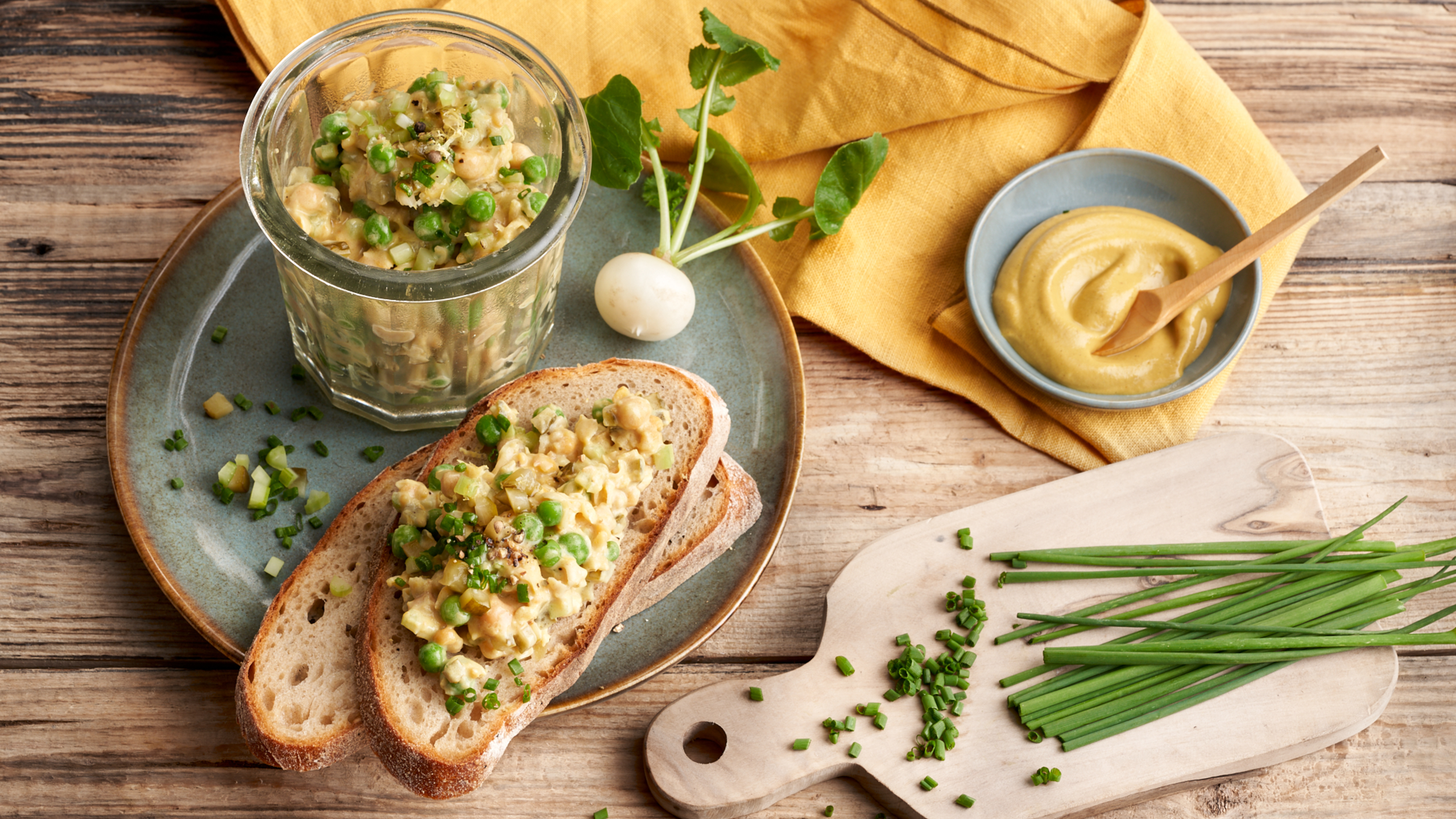 Löwensenf Veganer Eiersalat mit Kichererbsen und Dijonsenf