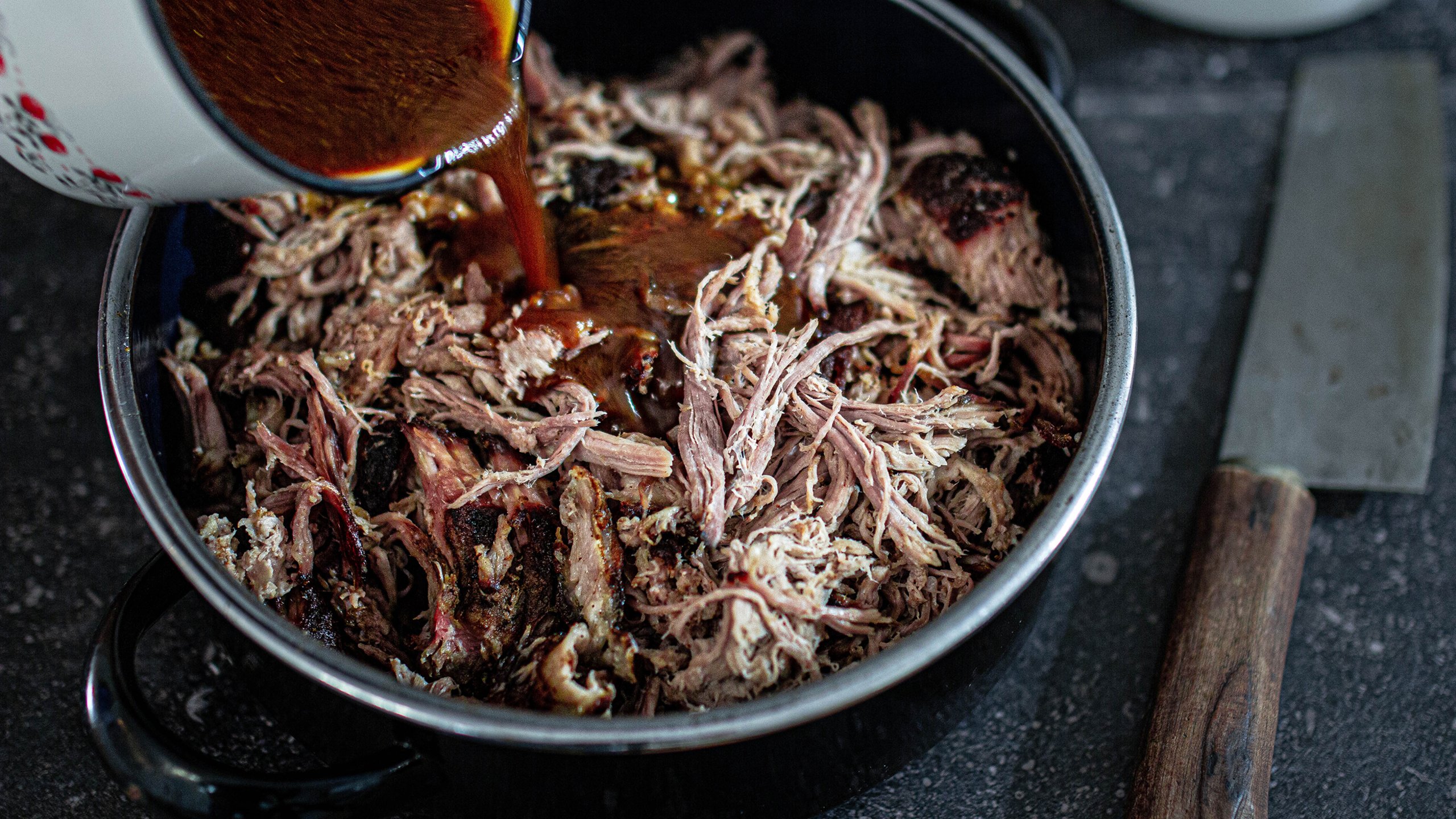 Pulled Pork Fleisch mit Sauce