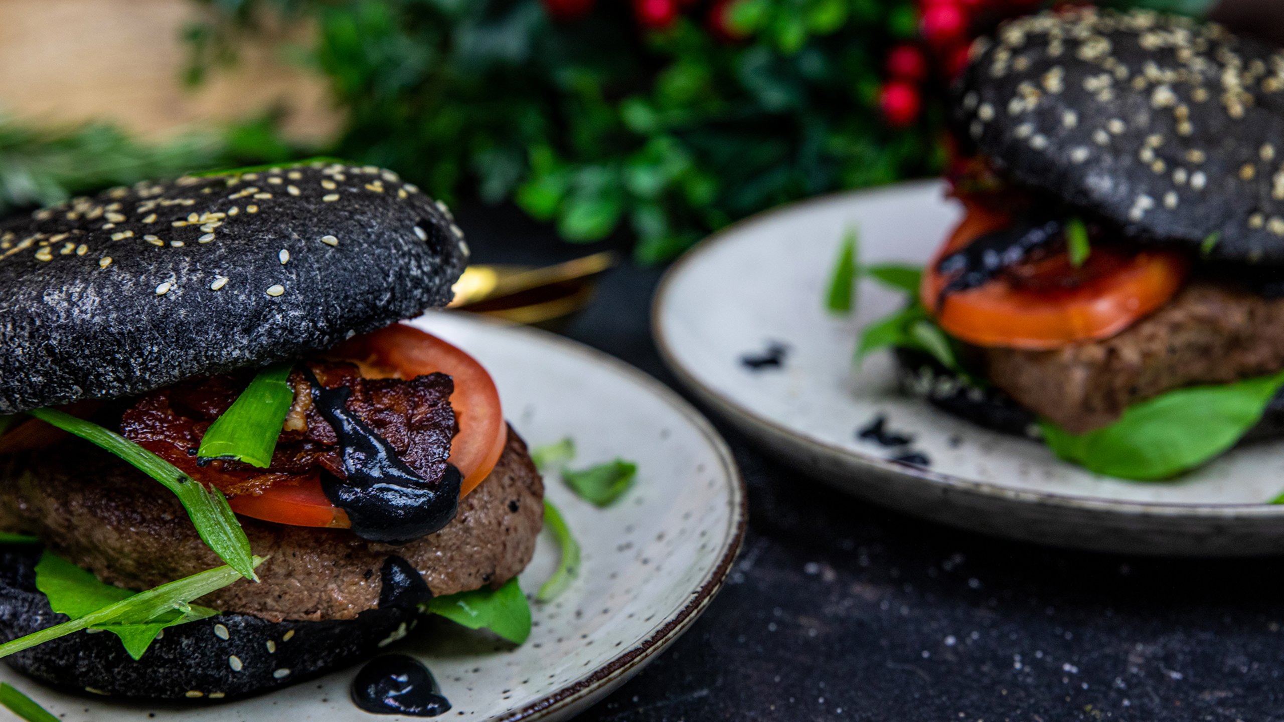 Triple Black Burger mit Löwensenf extra Black