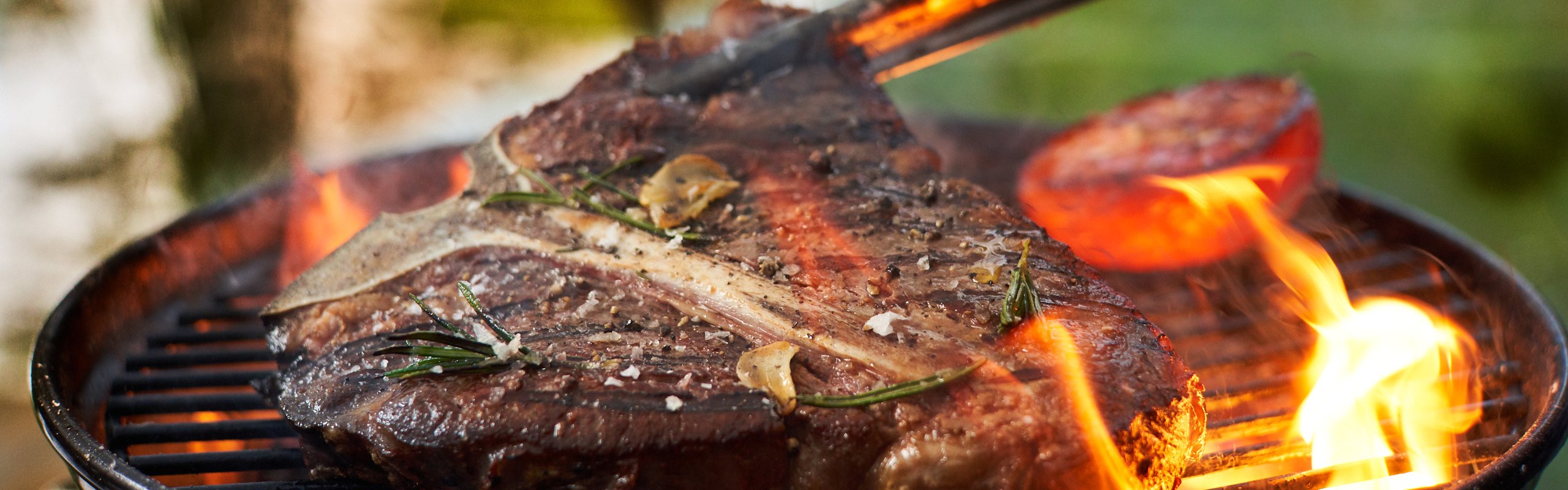 Steak auf Grill Löwensenf