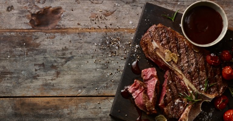 Tomahwak Steak mit Löwensenf Barbecue Sauce 