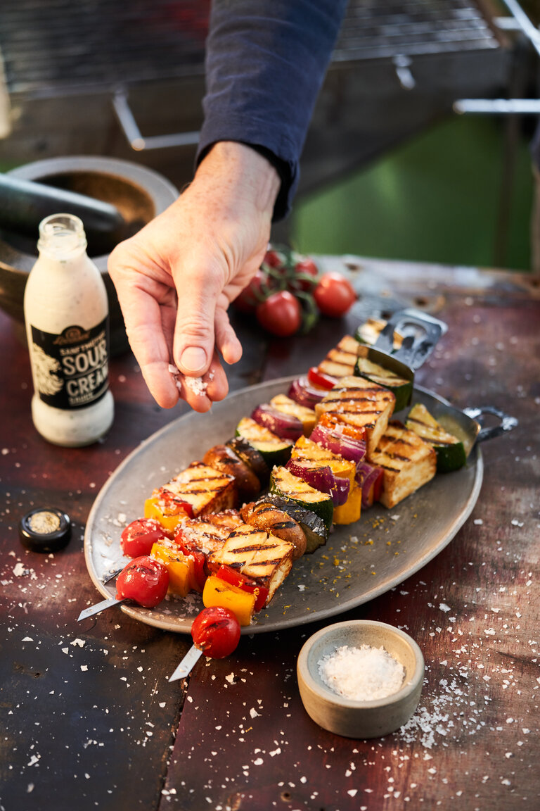 Gemüsespieße mit Sour Cream Sauce Löwensenf